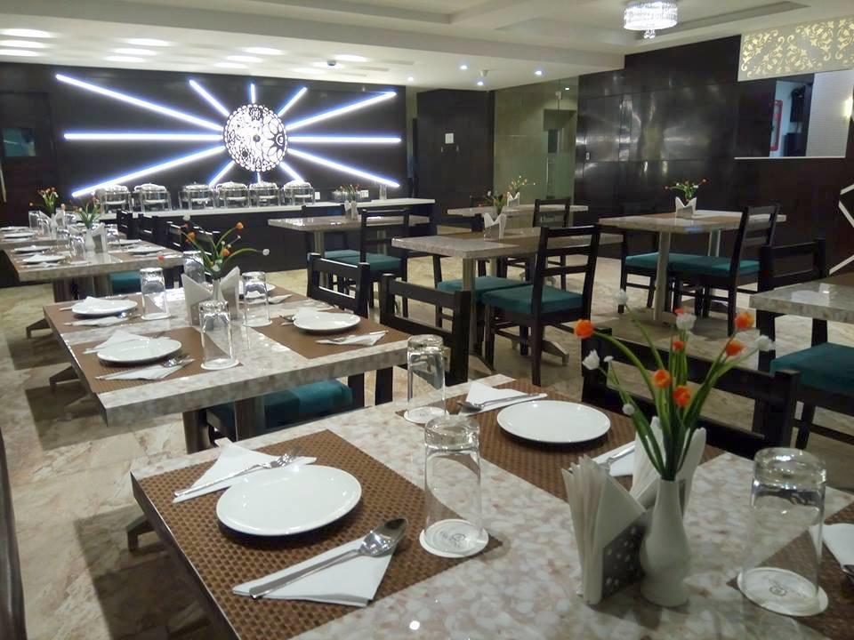 Radical Palace Hotel And Restaurant Lakhnau Kültér fotó